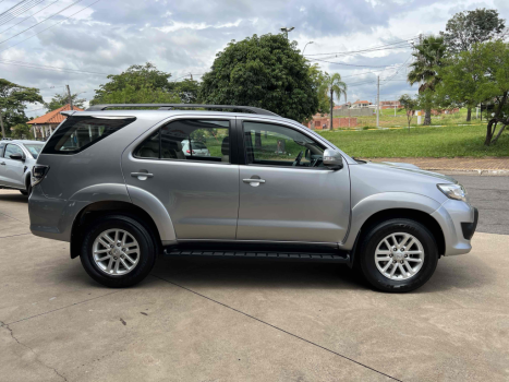TOYOTA Hilux SW4 3.0 16V 4P SRV 4X4 TURBO DIESEL AUTOMÁTICO, Foto 7 TOYOTA Hilux SW4 3.0 16V 4P SRV 4X4 TURBO DIESEL AUTOMÁTICO, Foto 7