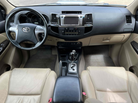 TOYOTA Hilux SW4 3.0 16V 4P SRV 4X4 TURBO DIESEL AUTOMÁTICO, Foto 10 TOYOTA Hilux SW4 3.0 16V 4P SRV 4X4 TURBO DIESEL AUTOMÁTICO, Foto 10