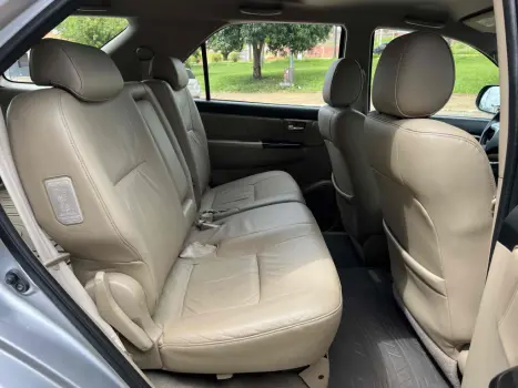 TOYOTA Hilux SW4 3.0 16V 4P SRV 4X4 TURBO DIESEL AUTOMÁTICO, Foto 11 TOYOTA Hilux SW4 3.0 16V 4P SRV 4X4 TURBO DIESEL AUTOMÁTICO, Foto 11