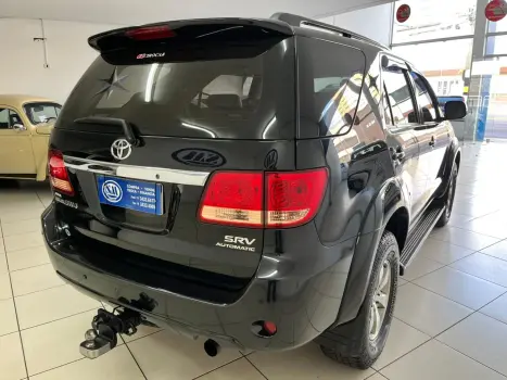 TOYOTA Hilux SW4 3.0 V6 12V 4P SRV 4X4 TURBO DIESEL AUTOMÁTICO, Foto 8 TOYOTA Hilux SW4 3.0 V6 12V 4P SRV 4X4 TURBO DIESEL AUTOMÁTICO, Foto 8