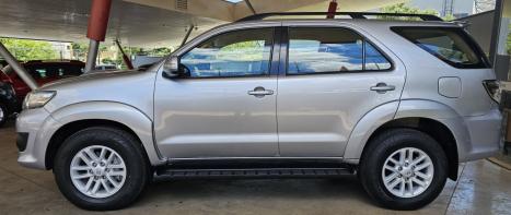 TOYOTA Hilux SW4 3.0 16V 4P SRV 4X4 TURBO DIESEL AUTOMTICO, Foto 4