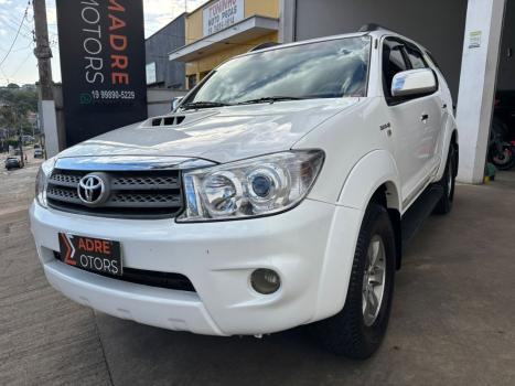 TOYOTA Hilux SW4 3.0 16V 4P SRV 4X4 7 LUGARES TURBO DIESEL AUTOMTICO, Foto 2