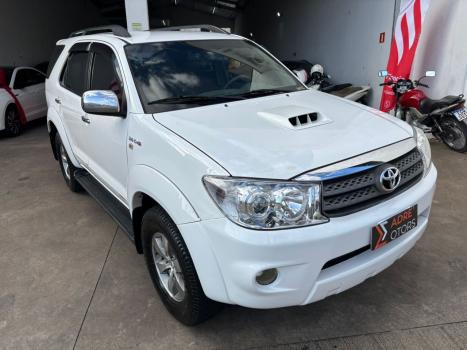 TOYOTA Hilux SW4 3.0 16V 4P SRV 4X4 7 LUGARES TURBO DIESEL AUTOMTICO, Foto 3