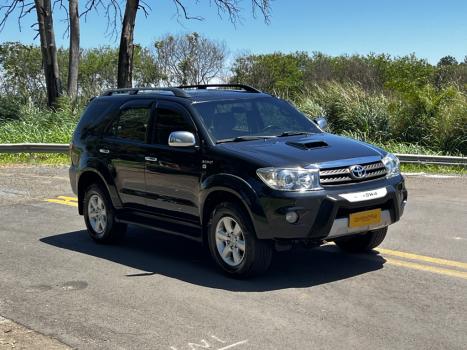 TOYOTA Hilux SW4 3.0 16V 4P SRV 4X4 7 LUGARES TURBO DIESEL AUTOMTICO, Foto 3