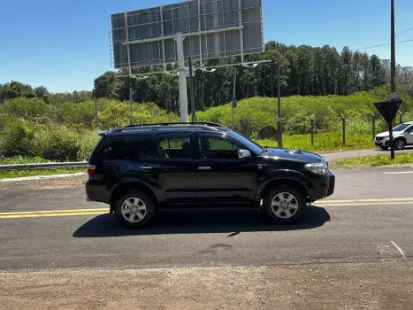 TOYOTA Hilux SW4 3.0 16V 4P SRV 4X4 7 LUGARES TURBO DIESEL AUTOMTICO, Foto 4