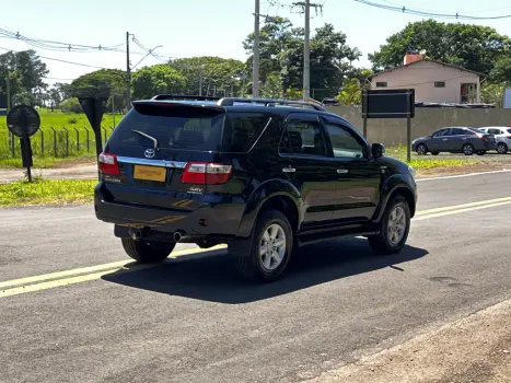 TOYOTA Hilux SW4 3.0 16V 4P SRV 4X4 7 LUGARES TURBO DIESEL AUTOMTICO, Foto 6