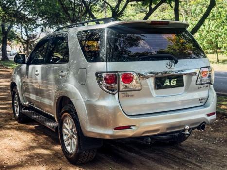 TOYOTA Hilux SW4 3.0 V6 12V 4P SRV 4X4 TURBO DIESEL AUTOMTICO, Foto 6