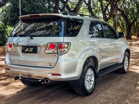 TOYOTA Hilux SW4 3.0 V6 12V 4P SRV 4X4 TURBO DIESEL AUTOMTICO, Foto 13