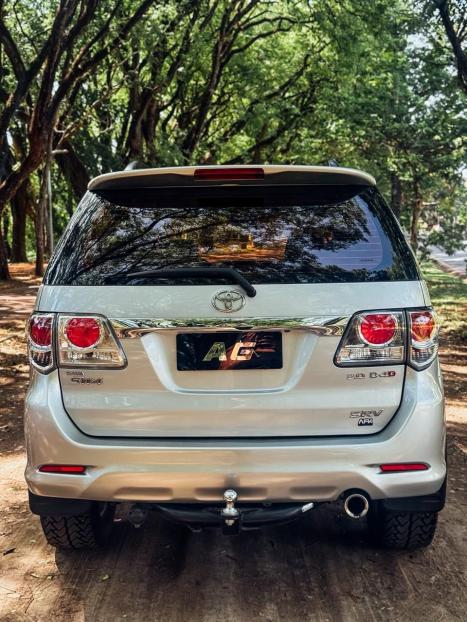 TOYOTA Hilux SW4 3.0 V6 12V 4P SRV 4X4 TURBO DIESEL AUTOMTICO, Foto 15