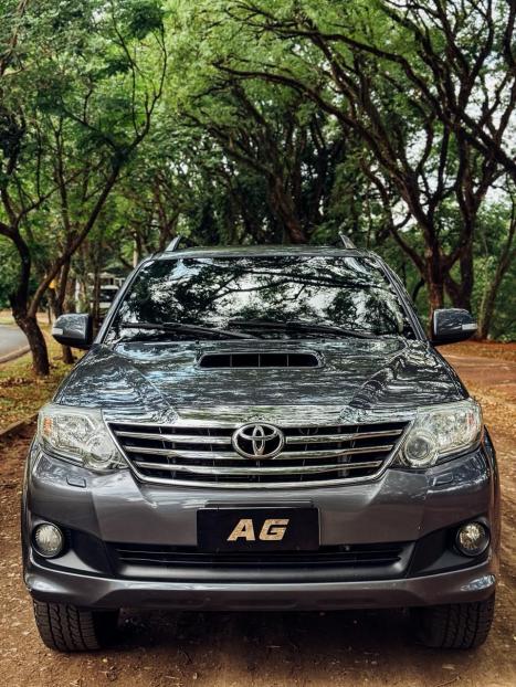 TOYOTA Hilux SW4 3.0 16V 4P SRV 4X4 7 LUGARES TURBO DIESEL AUTOMTICO, Foto 3