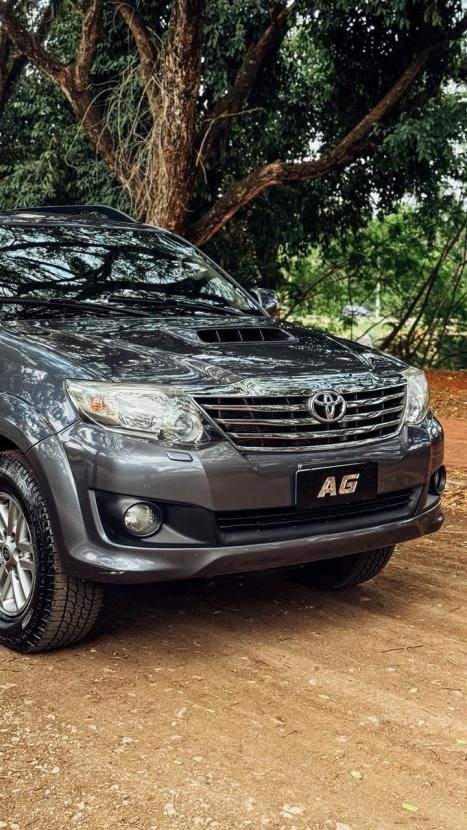 TOYOTA Hilux SW4 3.0 16V 4P SRV 4X4 7 LUGARES TURBO DIESEL AUTOMTICO, Foto 4