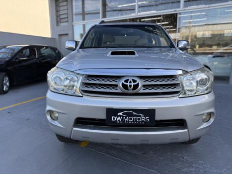 TOYOTA Hilux SW4 3.0 16V 4P SRV 4X4 7 LUGARES TURBO DIESEL AUTOMTICO, Foto 2