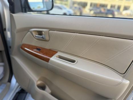 TOYOTA Hilux SW4 3.0 16V 4P SRV 4X4 7 LUGARES TURBO DIESEL AUTOMTICO, Foto 3