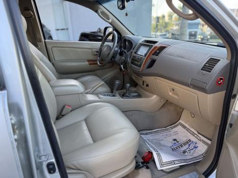 TOYOTA Hilux SW4 3.0 16V 4P SRV 4X4 7 LUGARES TURBO DIESEL AUTOMTICO, Foto 4