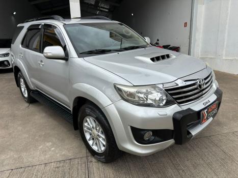 TOYOTA Hilux SW4 3.0 16V 4P SRV 4X4 7 LUGARES TURBO DIESEL AUTOM�TICO, Foto 3