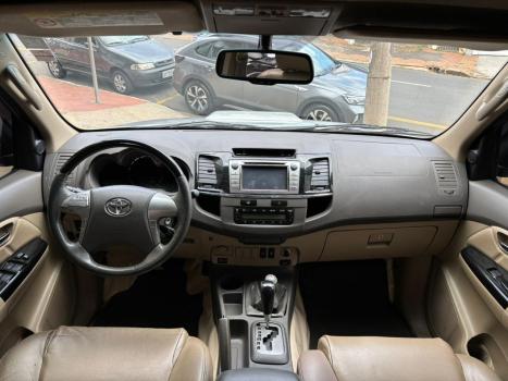 TOYOTA Hilux SW4 3.0 16V 4P SRV 4X4 7 LUGARES TURBO DIESEL AUTOM�TICO, Foto 17