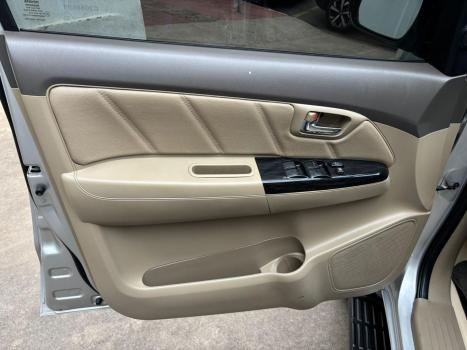 TOYOTA Hilux SW4 3.0 16V 4P SRV 4X4 7 LUGARES TURBO DIESEL AUTOM�TICO, Foto 19