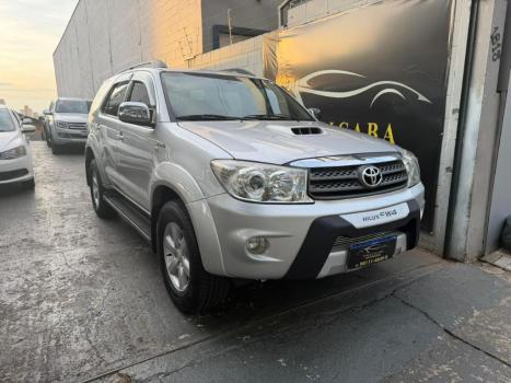 TOYOTA Hilux SW4 3.0 16V 4P SRV 4X4 7 LUGARES TURBO DIESEL AUTOM�TICO, Foto 1