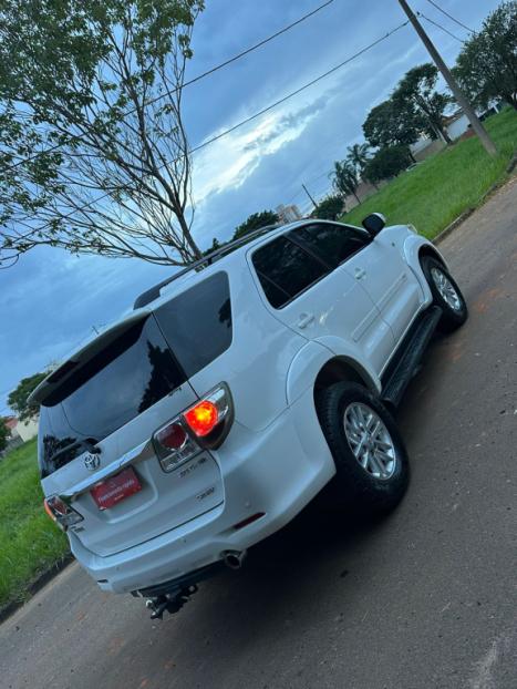 TOYOTA Hilux SW4 3.0 16V 4P SRV 4X4 7 LUGARES TURBO DIESEL AUTOM�TICO, Foto 3