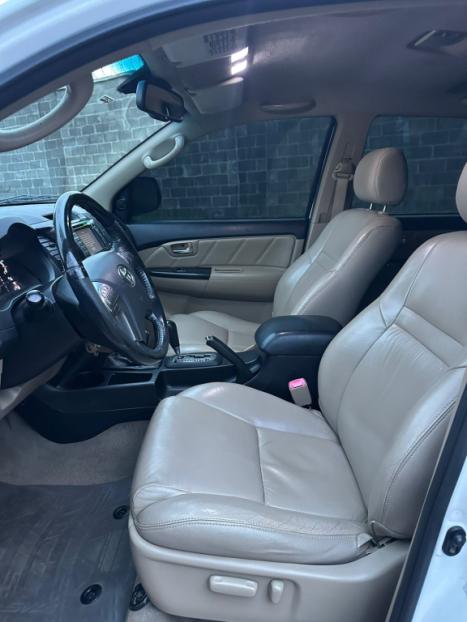 TOYOTA Hilux SW4 3.0 16V 4P SRV 4X4 7 LUGARES TURBO DIESEL AUTOM�TICO, Foto 5