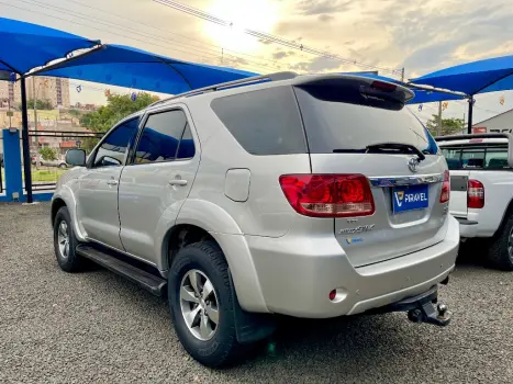 TOYOTA Hilux SW4 3.0 V6 12V 4P SRV 4X4 TURBO DIESEL AUTOM�TICO, Foto 3