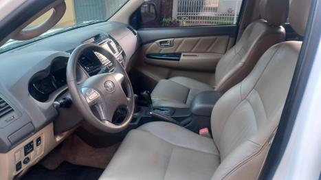 TOYOTA Hilux SW4 3.0 16V 4P SRV 4X4 7 LUGARES TURBO DIESEL AUTOM�TICO, Foto 4