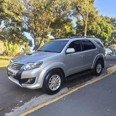 TOYOTA Hilux SW4 3.0 V6 12V 4P SRV TURBO DIESEL AUTOM�TICO, Foto 3