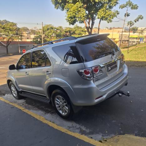 TOYOTA Hilux SW4 3.0 V6 12V 4P SRV TURBO DIESEL AUTOM�TICO, Foto 6
