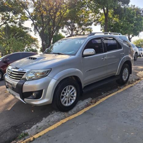 TOYOTA Hilux SW4 3.0 16V 4P SRV 4X4 TURBO DIESEL AUTOMÁTICO, Foto 2