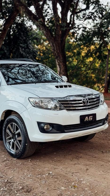 TOYOTA Hilux SW4 3.0 V6 12V 4P SRV 4X4 TURBO DIESEL AUTOM�TICO, Foto 4