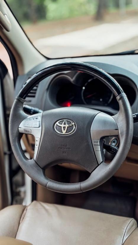 TOYOTA Hilux SW4 3.0 V6 12V 4P SRV 4X4 TURBO DIESEL AUTOM�TICO, Foto 8