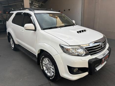 TOYOTA Hilux SW4 3.0 16V 4P SR 4X4 TURBO DIESEL AUTOM�TICO, Foto 2