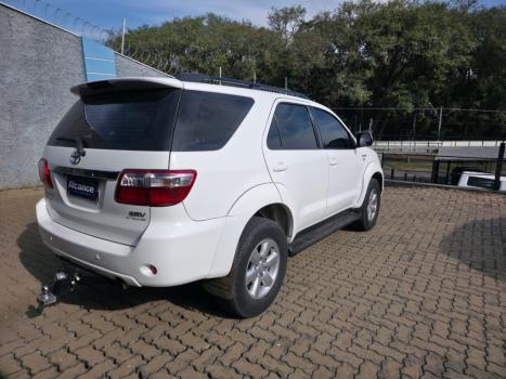 TOYOTA Hilux SW4 3.0 16V 4P SRV 4X4 7 LUGARES TURBO DIESEL AUTOM�TICO, Foto 4