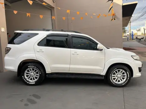 TOYOTA Hilux SW4 3.0 16V 4P SRV 4X4 TURBO DIESEL AUTOMÁTICO, Foto 3