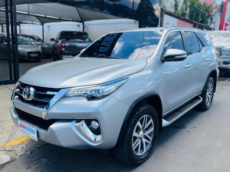 TOYOTA Hilux SW4 4.0 V6 24V 4P SRX 4X4 7 LUGARES AUTOMTICO, Foto 2