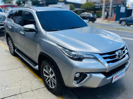 TOYOTA Hilux SW4 4.0 V6 24V 4P SRX 4X4 7 LUGARES AUTOMTICO, Foto 4