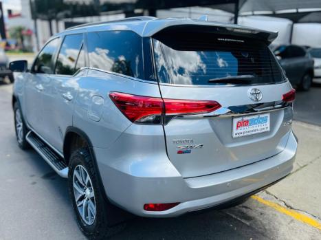 TOYOTA Hilux SW4 4.0 V6 24V 4P SRX 4X4 7 LUGARES AUTOMTICO, Foto 5