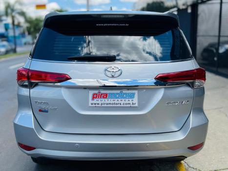 TOYOTA Hilux SW4 4.0 V6 24V 4P SRX 4X4 7 LUGARES AUTOMTICO, Foto 6