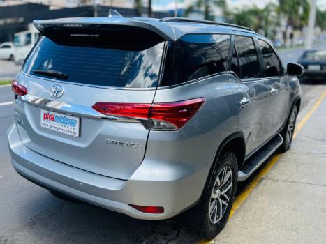 TOYOTA Hilux SW4 4.0 V6 24V 4P SRX 4X4 7 LUGARES AUTOMTICO, Foto 7