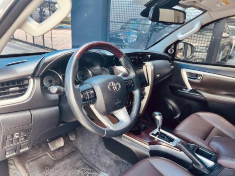 TOYOTA Hilux SW4 4.0 V6 24V 4P SRX 4X4 7 LUGARES AUTOMTICO, Foto 8