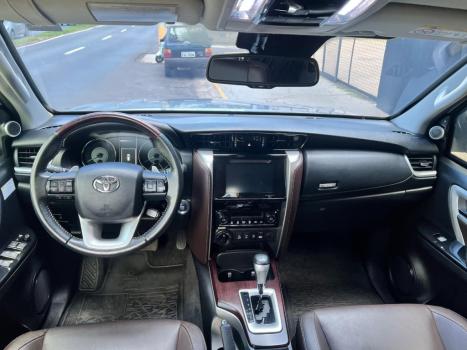 TOYOTA Hilux SW4 4.0 V6 24V 4P SRX 4X4 7 LUGARES AUTOMTICO, Foto 9