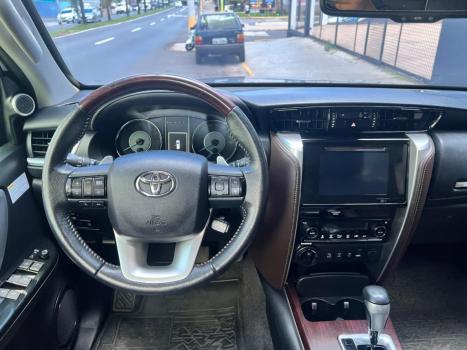 TOYOTA Hilux SW4 4.0 V6 24V 4P SRX 4X4 7 LUGARES AUTOMTICO, Foto 10