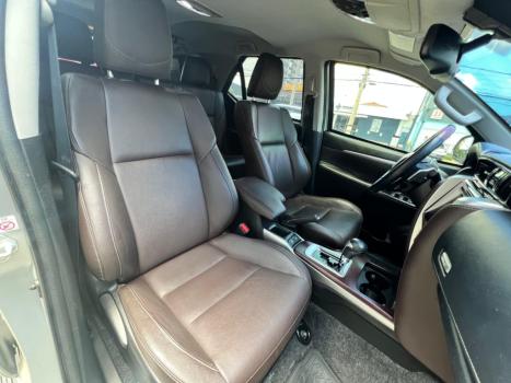 TOYOTA Hilux SW4 4.0 V6 24V 4P SRX 4X4 7 LUGARES AUTOMTICO, Foto 12