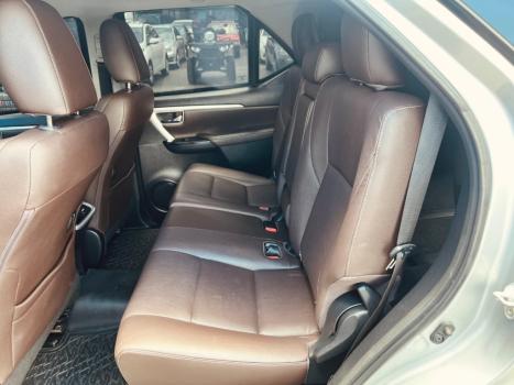 TOYOTA Hilux SW4 4.0 V6 24V 4P SRX 4X4 7 LUGARES AUTOMTICO, Foto 13