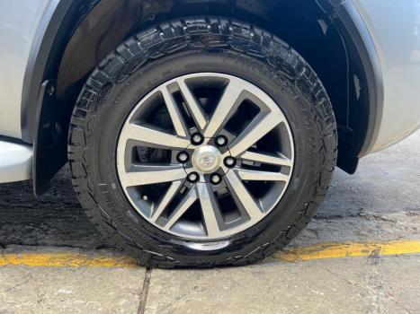 TOYOTA Hilux SW4 4.0 V6 24V 4P SRX 4X4 7 LUGARES AUTOMTICO, Foto 14