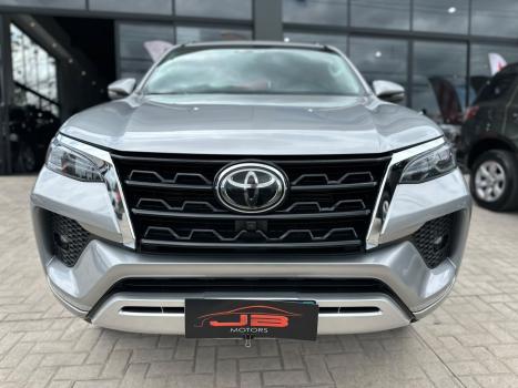 TOYOTA Hilux SW4 4.0 V6 24V 4P SRV 7LUGARES 4X4 AUTOMÁTICO, Foto 1