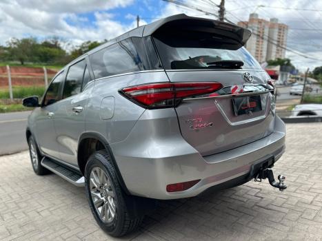 TOYOTA Hilux SW4 4.0 V6 24V 4P SRV 7LUGARES 4X4 AUTOMÁTICO, Foto 3