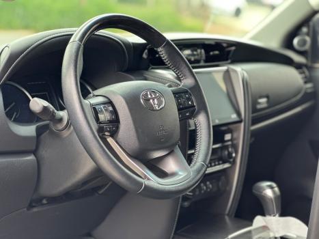 TOYOTA Hilux SW4 4.0 V6 24V 4P SRV 7LUGARES 4X4 AUTOMÁTICO, Foto 7