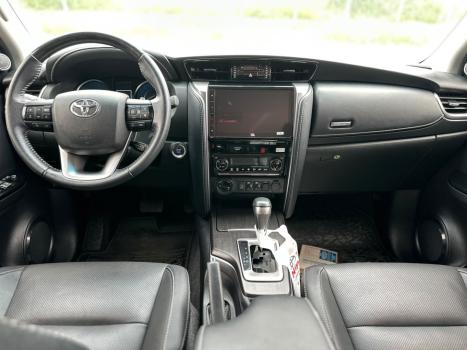 TOYOTA Hilux SW4 4.0 V6 24V 4P SRV 7LUGARES 4X4 AUTOMÁTICO, Foto 8