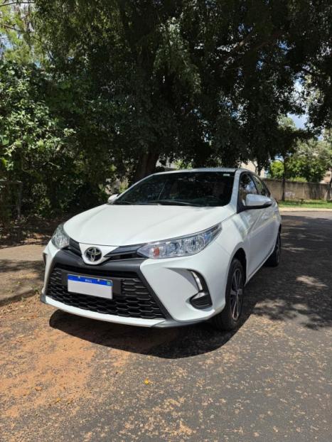 TOYOTA Yaris Hatch 1.5 16V 4P FLEX XL MULTIDRIVE AUTOM�TICO CVT, Foto 2